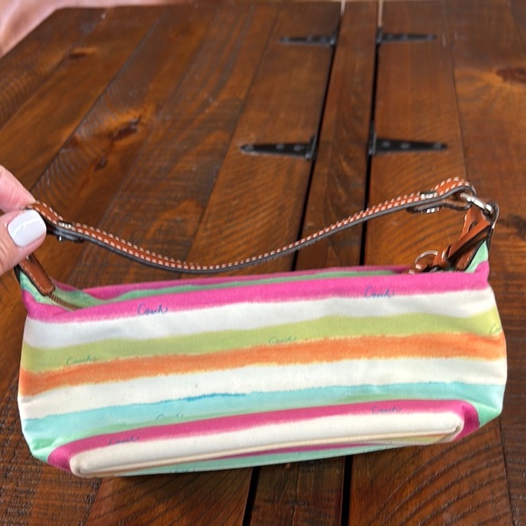 Coach Pink and Orange Shoulder Bag with Vibrant Stripes - Picture 4 of 8
